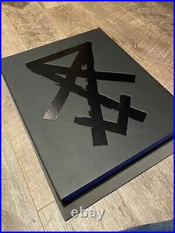 Marilyn Manson by Perou 21 Years in Hell Limited Edition Box. Standard Book
