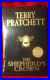 Terry-Pratchett-Shepherds-Crown-Waterstones-Exclusive-Slipcase-Ltd-Num-Edition-01-pkvu